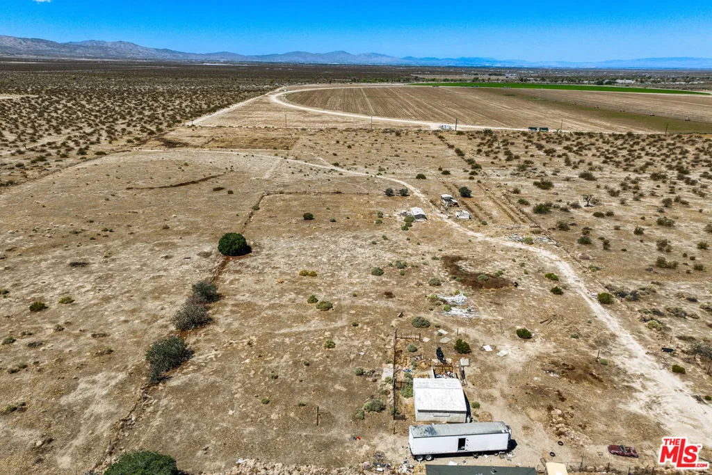 36901 E 165th Street, Llano, California 93544 home-pic-11